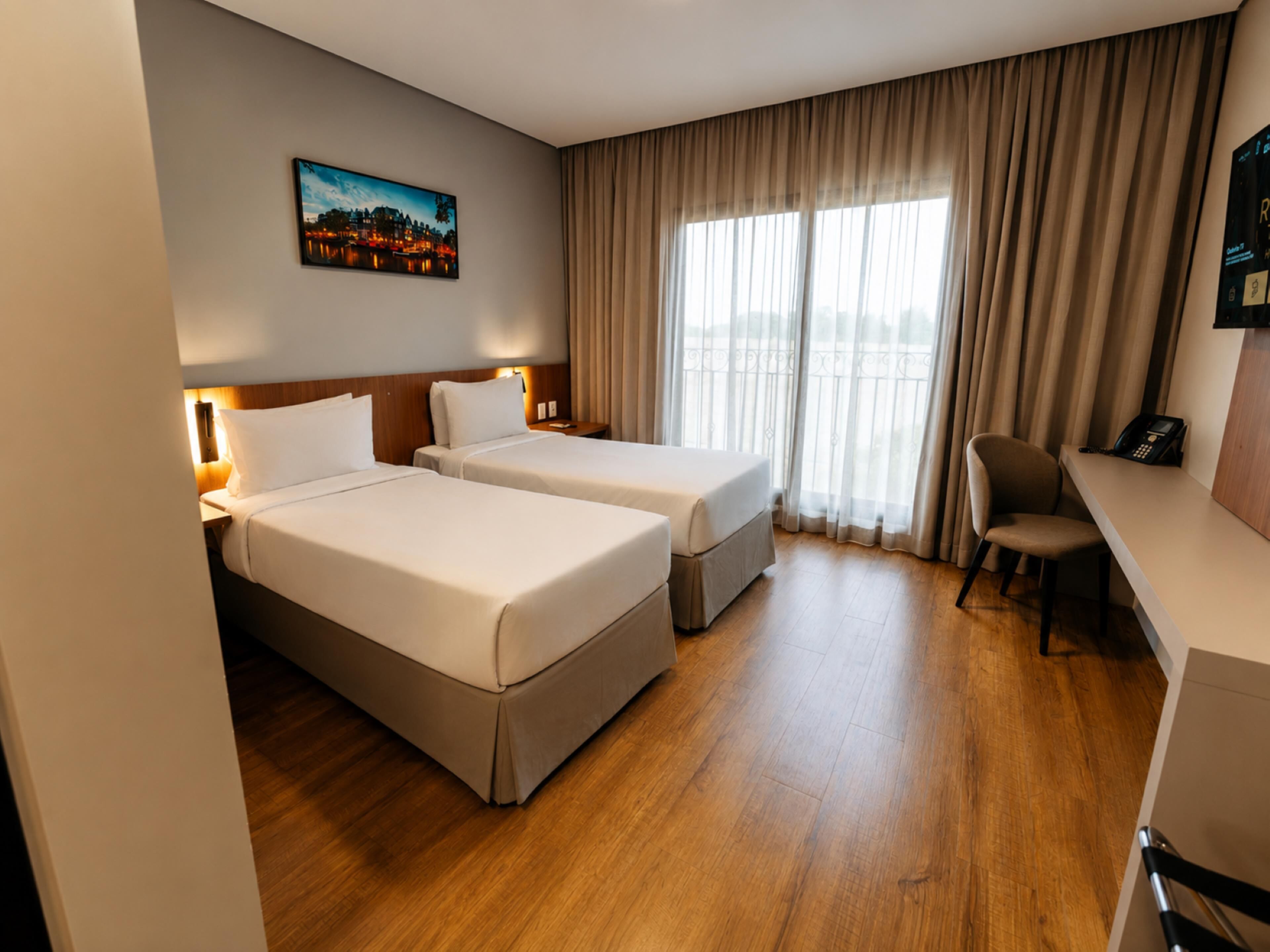 Kamar Standar, 2 Tempat Tidur Twin | Brankas, meja kerja, Wi-Fi gratis, dan seprai linen