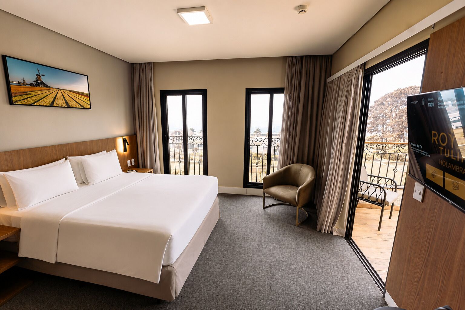Phòng Deluxe, 1 giường cỡ queen, quang cảnh hồ bơi | Két bảo mật tại phòng, bàn, truy cập Internet không dây miễn phí 