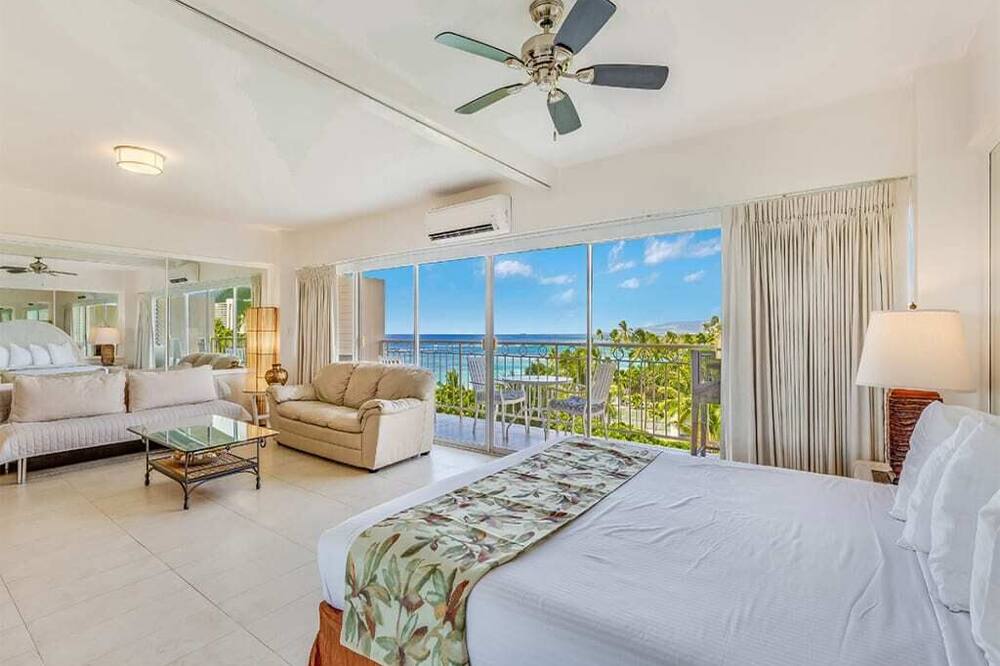 Ultimate Ocean Views! Kitchen, Huge Lanai, Laundry, WiFi +AC-Waikiki Shore 606