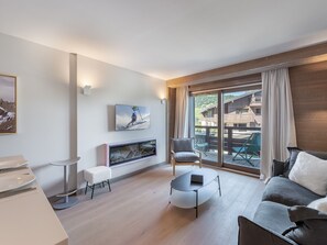 TV, fireplace - Wellness Getaway: Modern Apartment in Megève with Pool, Gym, and Spa Access (Megève)