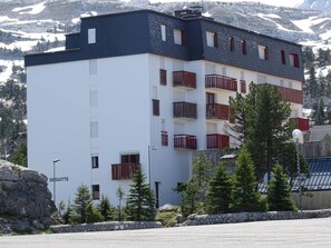Exterior - "Cozy Studio for 4 Near Ski Slopes with Free Parking & Ski Locker" (Arette)