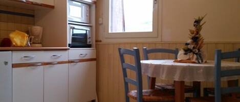 Frigorífic, microones, forn i placa de cuina