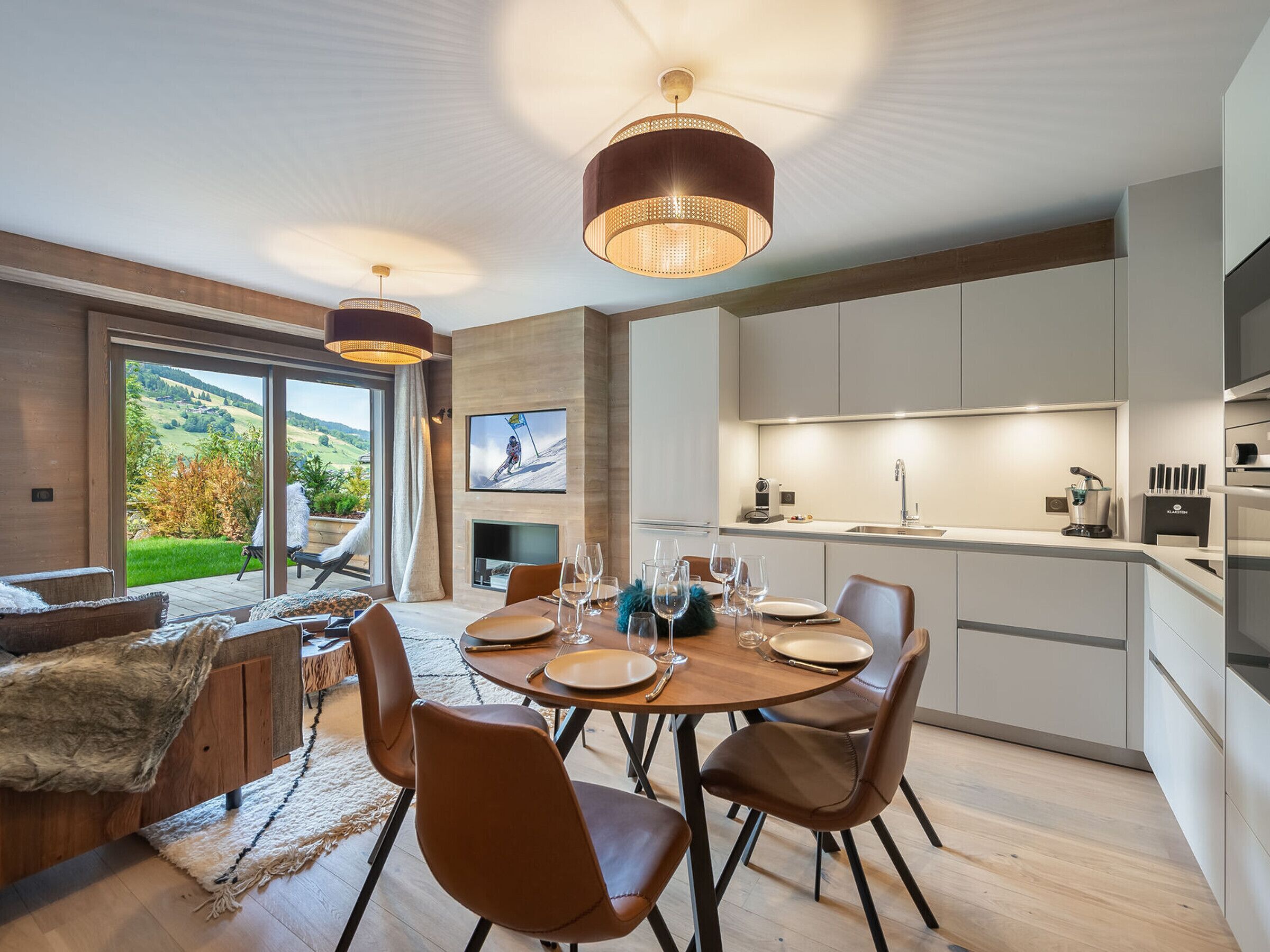 雪櫃、微波爐、洗碗機