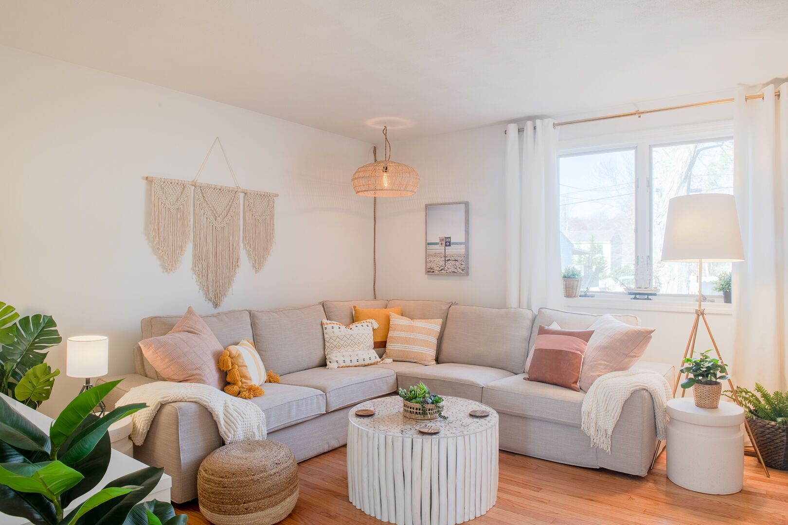 Renovated with chic coastal design, central a/c, Kids Bunkroom & Remote work station