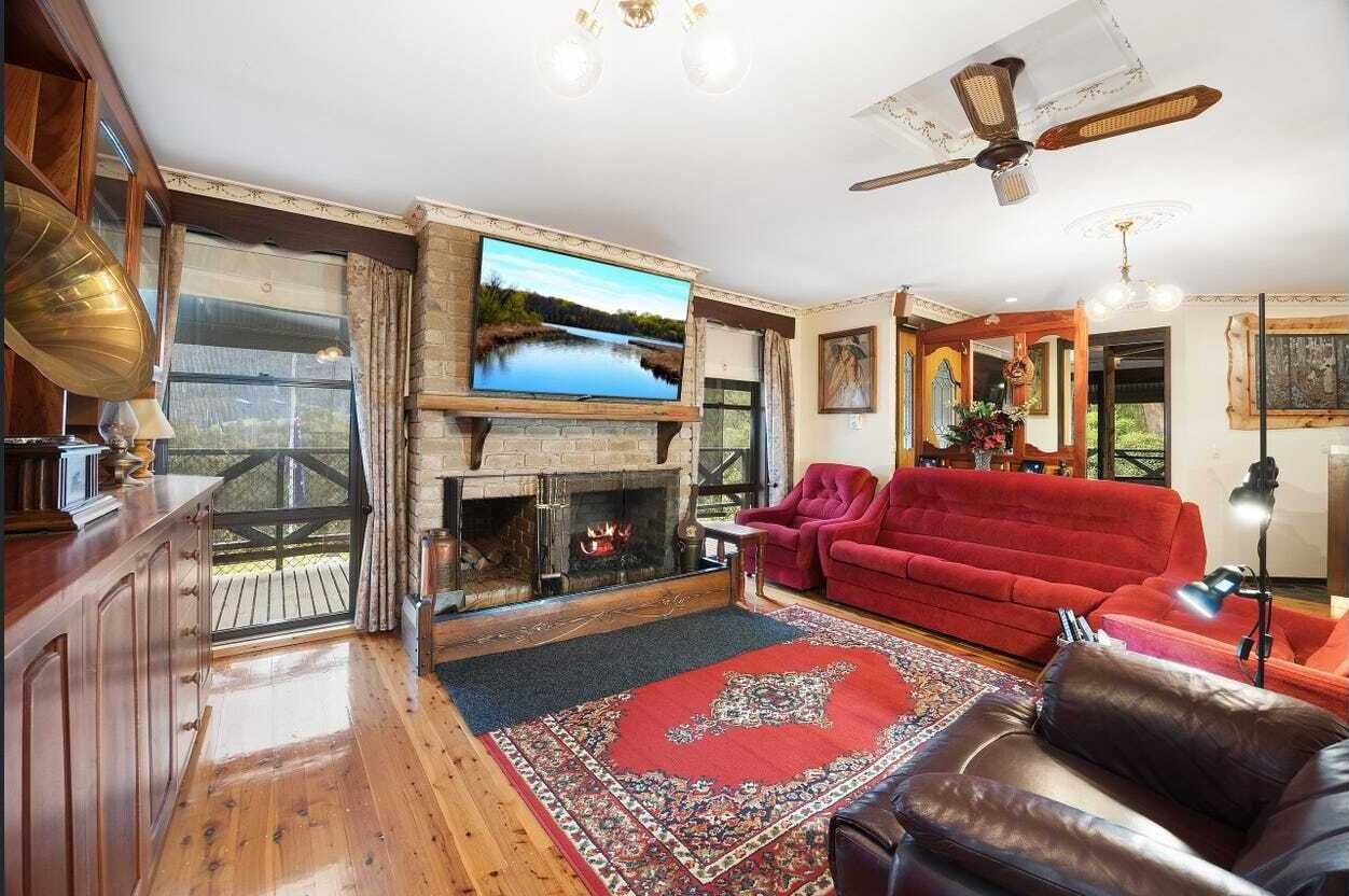 Fernseher, Kamin, Videospiele, DVD-Player