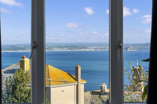 Large House with Panoramic Sea Views & Parking