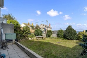 Outdoor dining - Large House with Panoramic Sea Views & Parking (Newlyn)