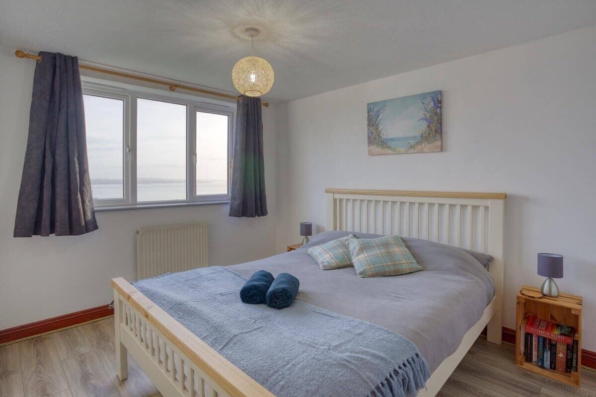 5 bedrooms, iron/ironing board, travel cot, WiFi