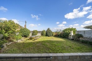 Outdoor dining - Large House with Panoramic Sea Views & Parking (Newlyn)