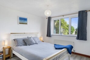 5 makuuhuonetta, silitysrauta/-lauta, vauvan matkasänky, Wi-Fi