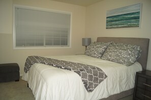 4 Schlafzimmer, Schreibtisch, Bügeleisen/Bügelbrett, Reisekinderbett