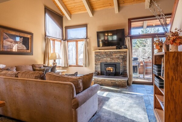 TV, fireplace - Book Ski Stays! Light-filled Condo with Mountain Views! Walk to Downtown! (Mammoth Lakes)
