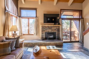 TV, fireplace - Book Ski Stays! Light-filled Condo with Mountain Views! Walk to Downtown! (Mammoth Lakes)