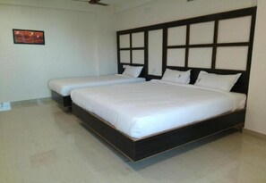 Habitación triple Deluxe | Wifi gratis y ropa de cama