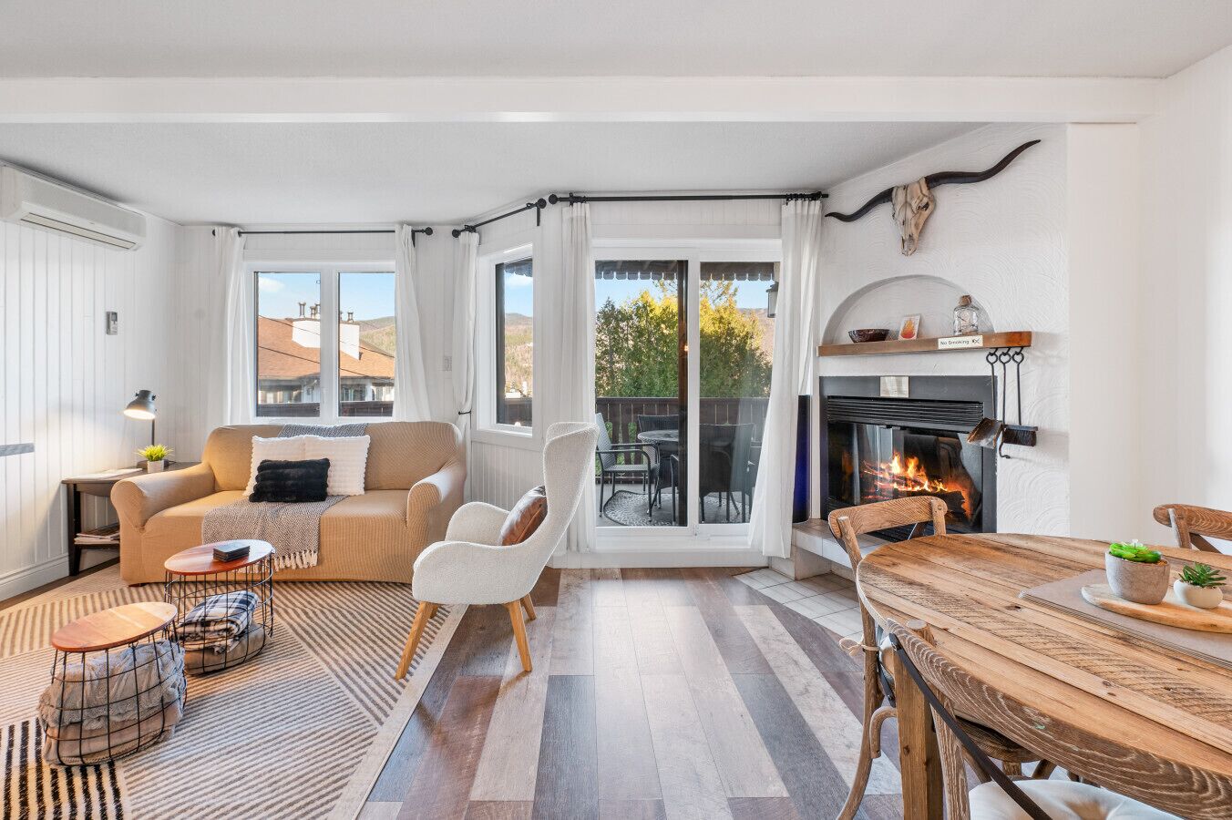 Smart TV, fireplace