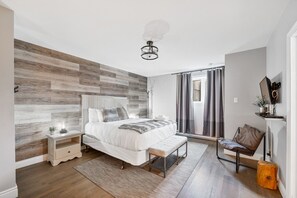 2 bedrooms, iron/ironing board, free WiFi, bed sheets - Amazing Lake/Mountain View 5min to Tremblant 491 (Mont-Tremblant)