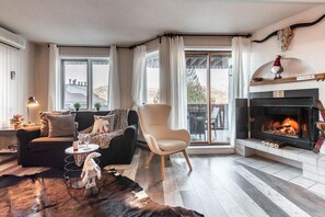 Smart TV, fireplace - Amazing Lake/Mountain View 5min to Tremblant 491 (Mont-Tremblant)