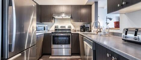 Fridge, microwave, oven, stovetop