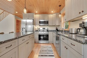 Fridge, microwave, oven, stovetop - Chalet at The Peaks | 4 Bed, 3 Bath (Newry)