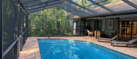 Piscine extérieure, piscine chauffée