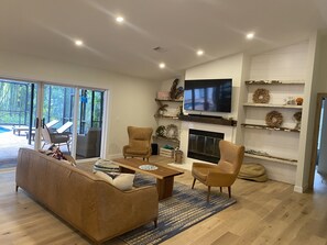 Smart TV, fireplace