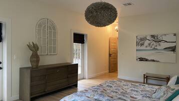 4 bedrooms, desk, travel crib, free WiFi