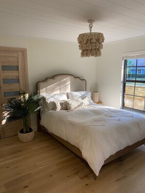 4 bedrooms, desk, travel crib, free WiFi