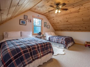 3 bedrooms, travel cot, WiFi, bed sheets