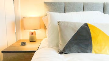 3 bedrooms, desk, iron/ironing board, travel crib