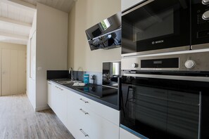 Réfrigérateur, micro-ondes, four, lave-vaisselle