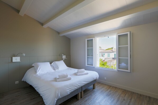 3 bedrooms, iron/ironing board, free WiFi