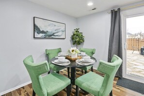 Dining - GannonHeights: Work-Friendly & 40 mins to DC (Sterling)