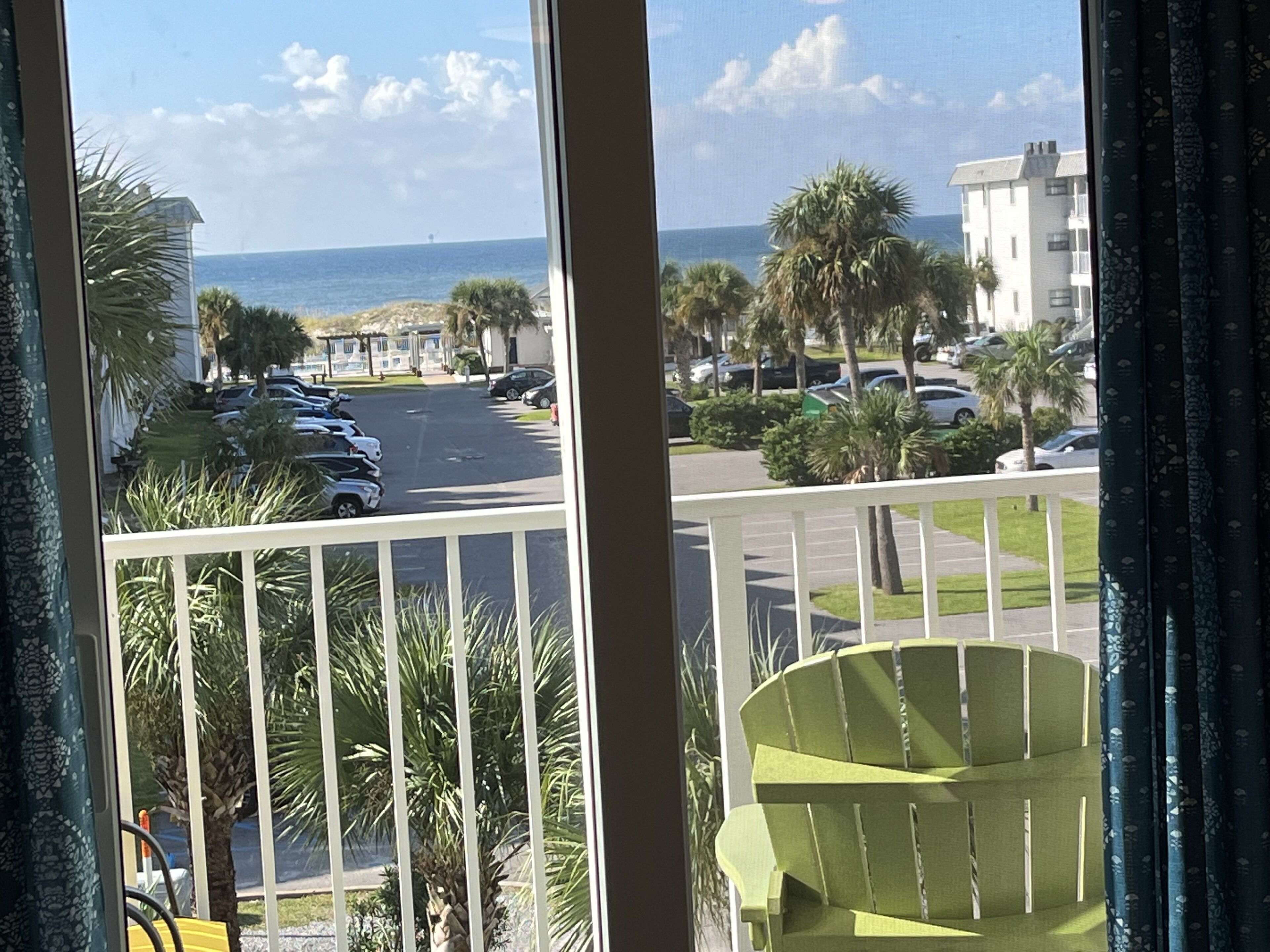Nice balcony with 4 chairs and great view of the ocean