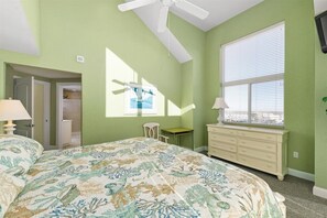 3 bedrooms, iron/ironing board, free WiFi, wheelchair access