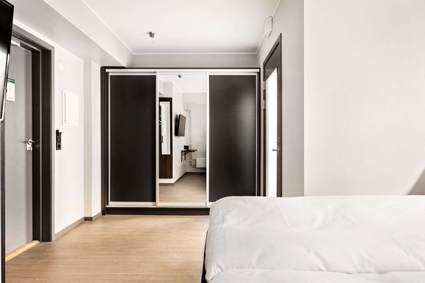 Standard Room, 2 Twin Beds, Non Smoking, No Windows | Room amenity