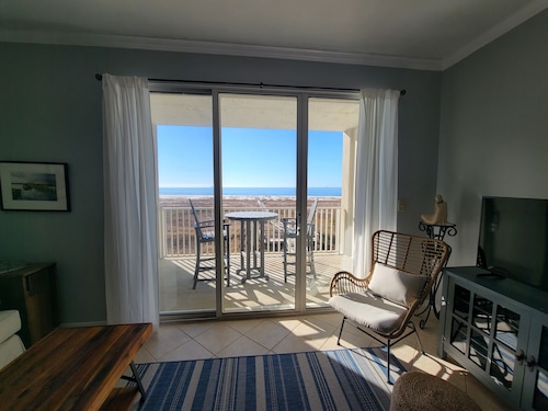 Inn at Dauphin Island 306 Efficient 1BR sleeps 6 with Beautiful Views!!