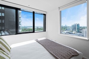 3 chambres, fer et planche à repasser, Wi-Fi, draps fournis