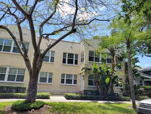 Exterior - Highly desirable, Historic Old Northeast Poinciana townhome. (St. Petersburg)
