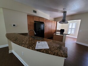 Interior - Highly desirable, Historic Old Northeast Poinciana townhome. (St. Petersburg)