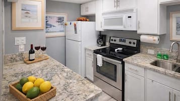 Apartment, 1 Bedroom | Private kitchen | Fridge, oven, coffee/tea maker, toaster