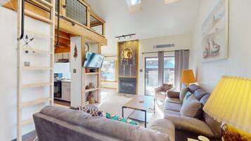 Télévision, cheminée