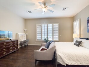 3 bedrooms, desk, iron/ironing board, free WiFi - Modern Anthem Allure - Perfect Home Away From Home (Anthem)