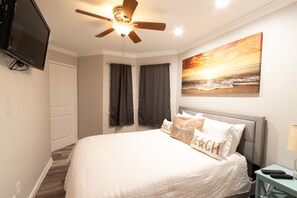 1 bedroom, travel cot, free WiFi, bed sheets - Newly renovated beautiful Oceanfront Oasis with direct beach access! HEATED POOL (Galveston)