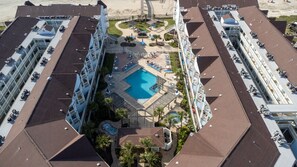 Exterior - Newly renovated beautiful Oceanfront Oasis with direct beach access! HEATED POOL (Galveston)