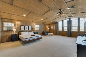 5 bedrooms, desk, iron/ironing board, WiFi