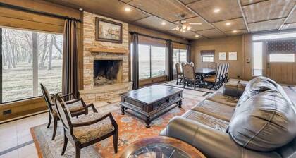 Spacious Ranch Style Home w/ Cinema Room