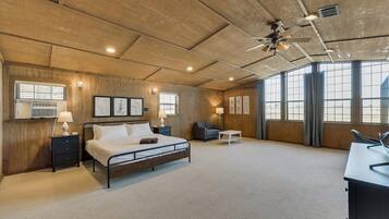 5 soveværelser, skrivebord, strygejern/strygebræt, Wi-Fi