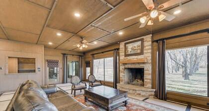 Spacious Ranch Style Home w/ Cinema Room