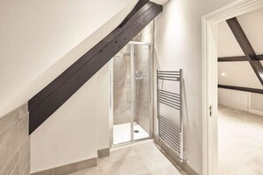 Shower, hair dryer, towels, shampoo