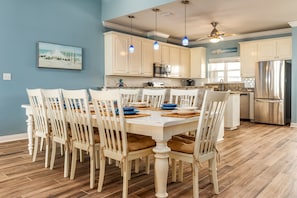Dining - Beachfront, spacious with amazing indoor and outdoor setup! – Surf’s Up (Dauphin Island)